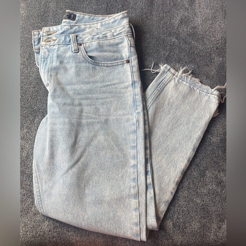 Abercrombie & Fitch High-Rise Mom 6R Jean